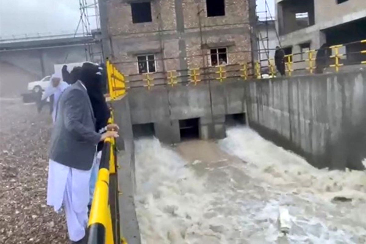 استاندار سیستان و بلوچستان: توافق شده تا زمان تامین حقابه ایران، جریان آب هیرمند از افغانستان ادامه پیدا کند استاندار سیستان و بلوچستان: توافق شده تا زمان تامین حقابه ایران، جریان آب هیرمند از افغانستان ادامه پیدا کند