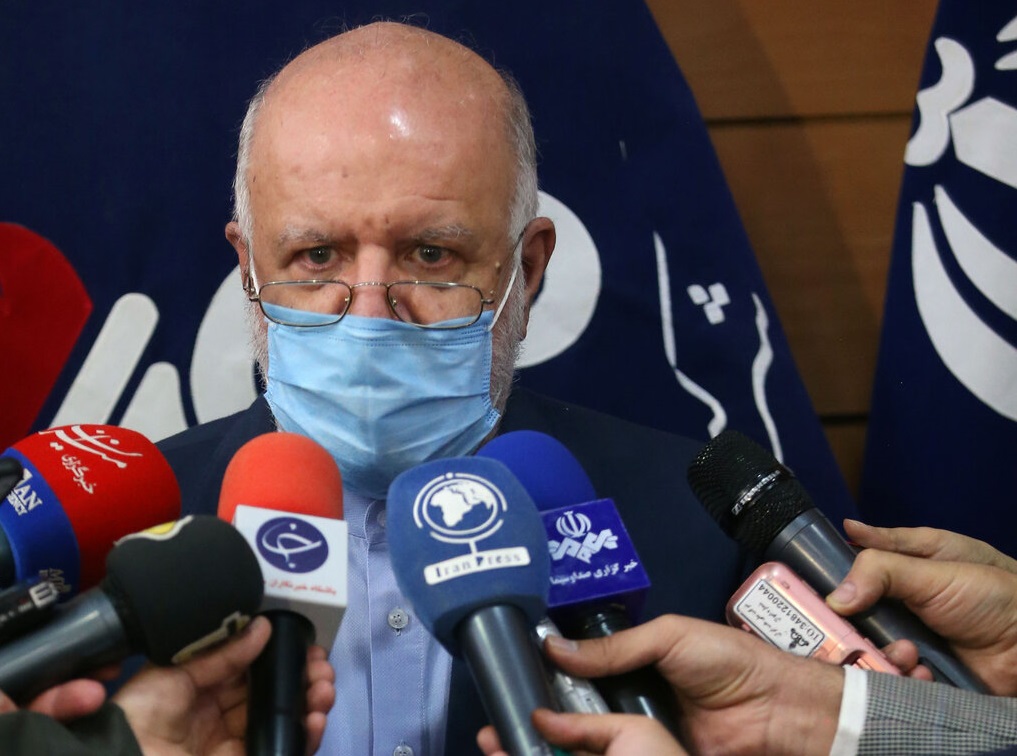 زنگنه: شایعه گرانی بنزین جنگ روانی پیش از انتخابات است زنگنه: شایعه گرانی بنزین جنگ روانی پیش از انتخابات است