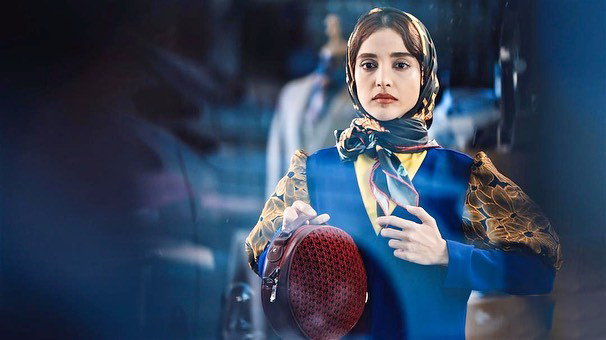 مانتو و کیف حسرت برانگیز الهه حصاری + عکس مانتو و کیف حسرت برانگیز الهه حصاری + عکس