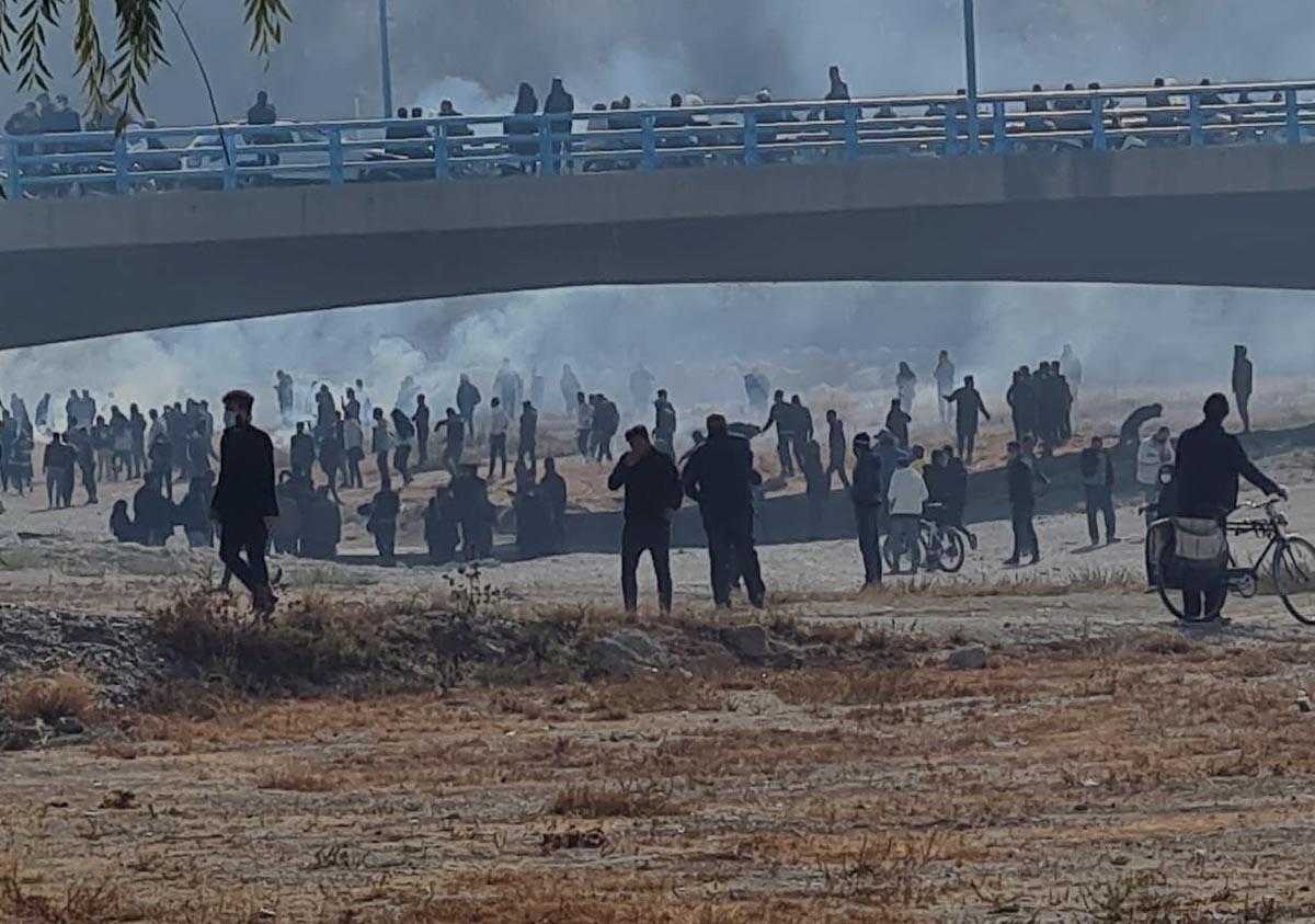 کنترل اعتراضات اصفهان با قانون منع رفت‌وآمد/ تصمیمات نظامیان وزارت کشور شرایط را آرام می‌کند؟