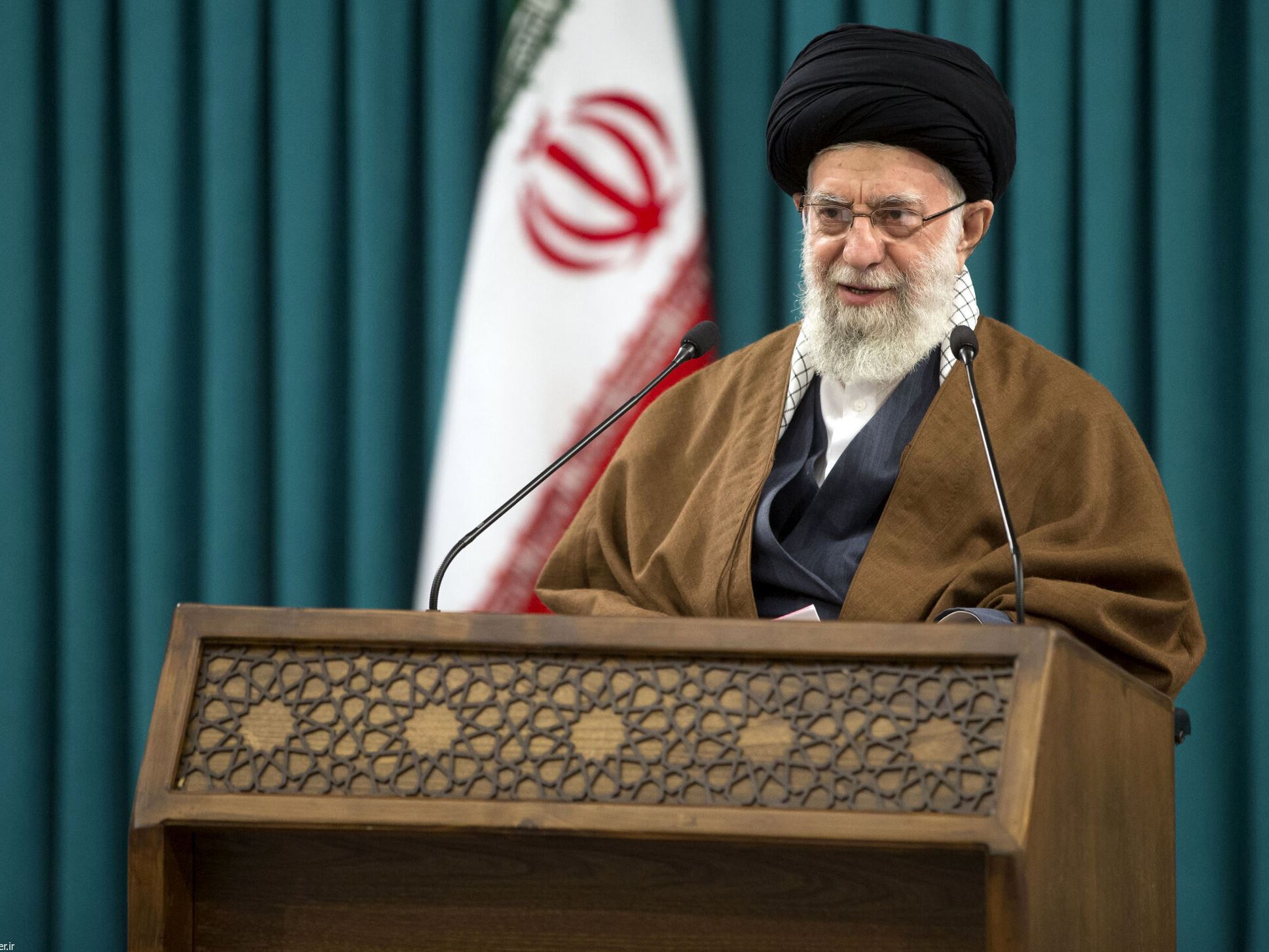 اصلاحیه اکانت توییتر رهبری درمورد این نقل قول «در مذاکرات هسته ای، کار به گونه خوبی پیش می‌رود» / عبارت اصلاحی: «دیپلماسی کشور در جهت خوبی حرکت می‌کند»