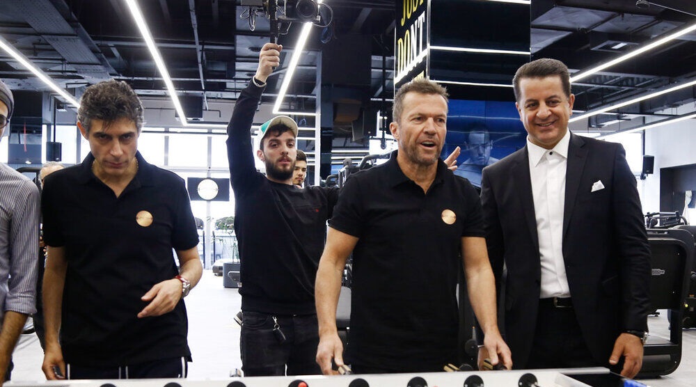 پشت پرده شوخی ستاره آلمانی با علی دایی در مراسم قرعهکشی جام جهانی پشت پرده شوخی ستاره آلمانی با علی دایی در مراسم قرعهکشی جام جهانی