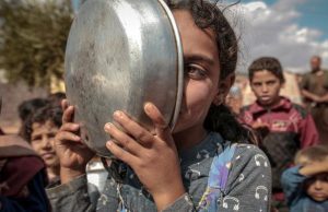 مردم نیاز به «نان»، «آب»، «هوا» دارند، بقیه چیزها پیشکش