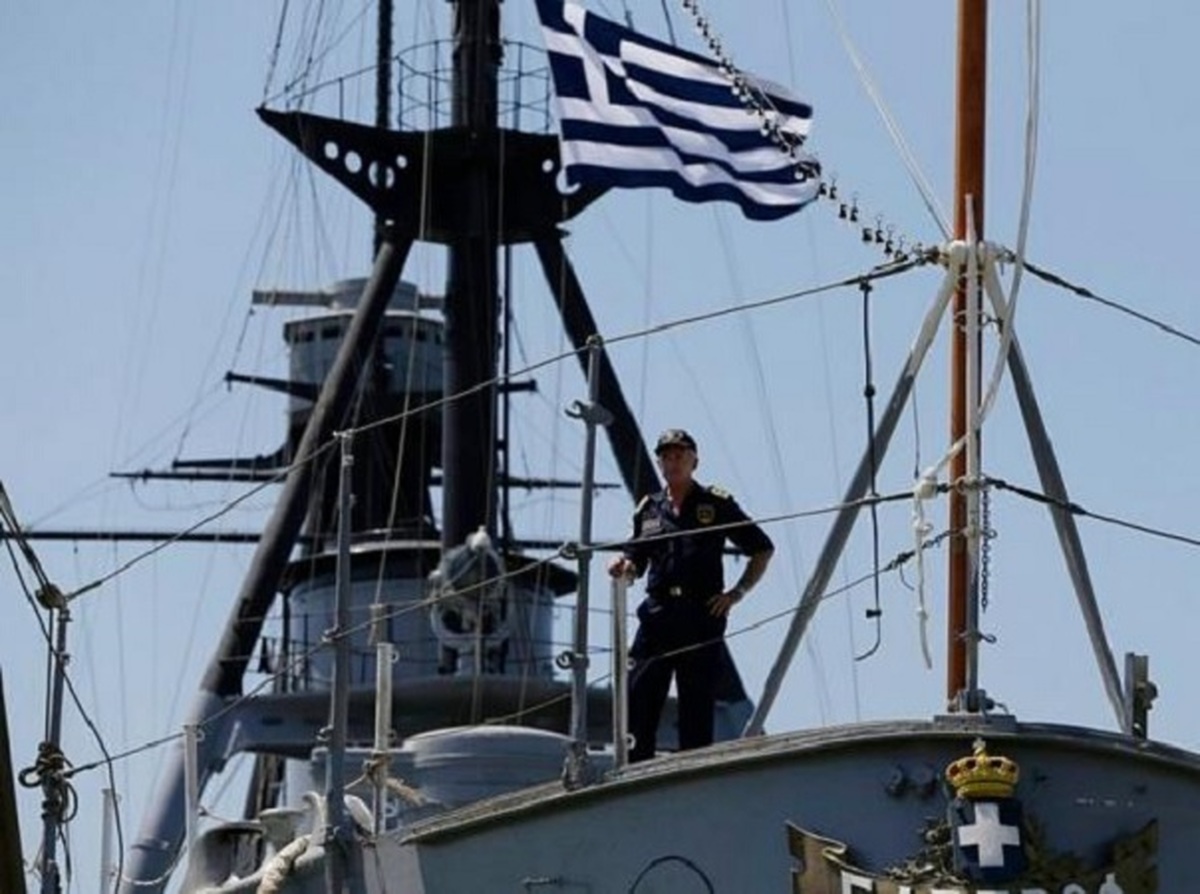 یونان نفت توقیف شده ایران را تحویل آمریکا داد یونان نفت توقیف شده ایران را تحویل آمریکا داد