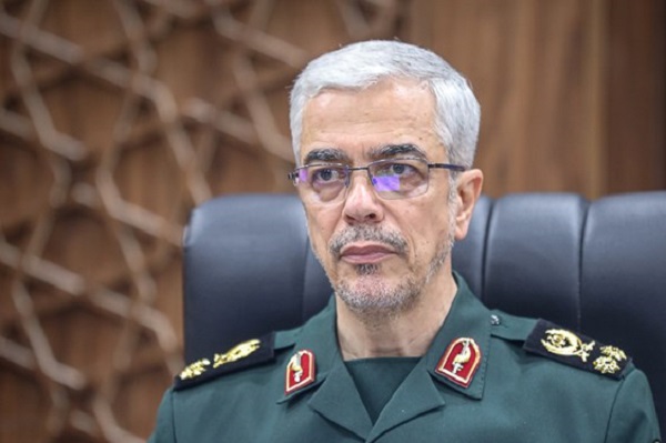 سرلشکر باقری: جرأت خیالپردازی تهاجم به ایران را هم از مخیله دشمنان محو میکنیم سرلشکر باقری: جرأت خیالپردازی تهاجم به ایران را هم از مخیله دشمنان محو میکنیم