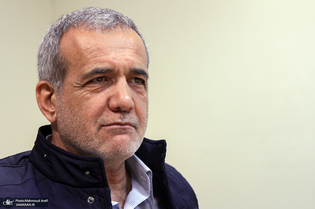 مسعود پزشکیان: کاری که تندروها در توهین به سید حسن خمینی میکنند نه انسانی، نه اسلامی، نه قانونی است/ با رفتن وزرا مشکل حل نخواهد شد/ کسانی در گذشته در مورد برجام موضع گرفته بودند چرا امروز موضع نمیگیرند؟ مسعود پزشکیان: کاری که تندروها در توهین به سید حسن خمینی میکنند نه انسانی، نه اسلامی، نه قانونی است/ با رفتن وزرا مشکل حل نخواهد شد/ کسانی در گذشته در مورد برجام موضع گرفته بودند چرا امروز موضع نمیگیرند؟