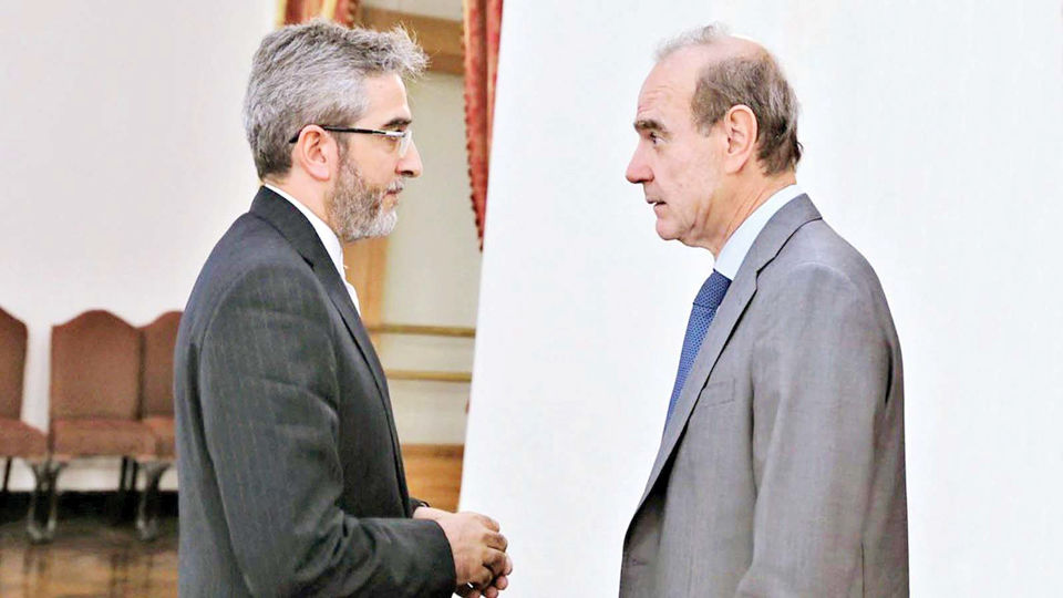 میز مذاکرات دوباره چیده شد میز مذاکرات دوباره چیده شد