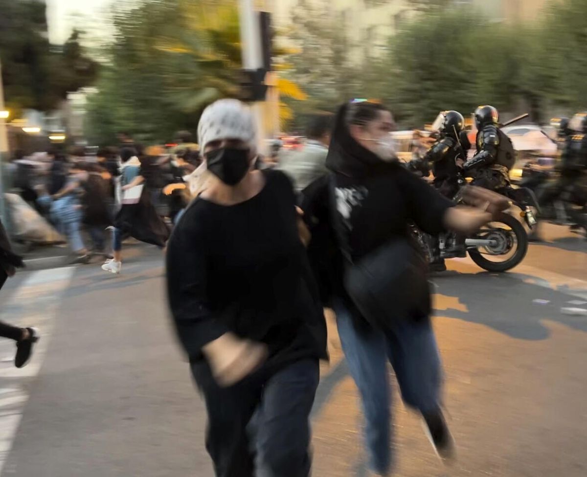 «دهه هشتادیها» چرا به خیابان آمدند؟ «دهه هشتادیها» چرا به خیابان آمدند؟