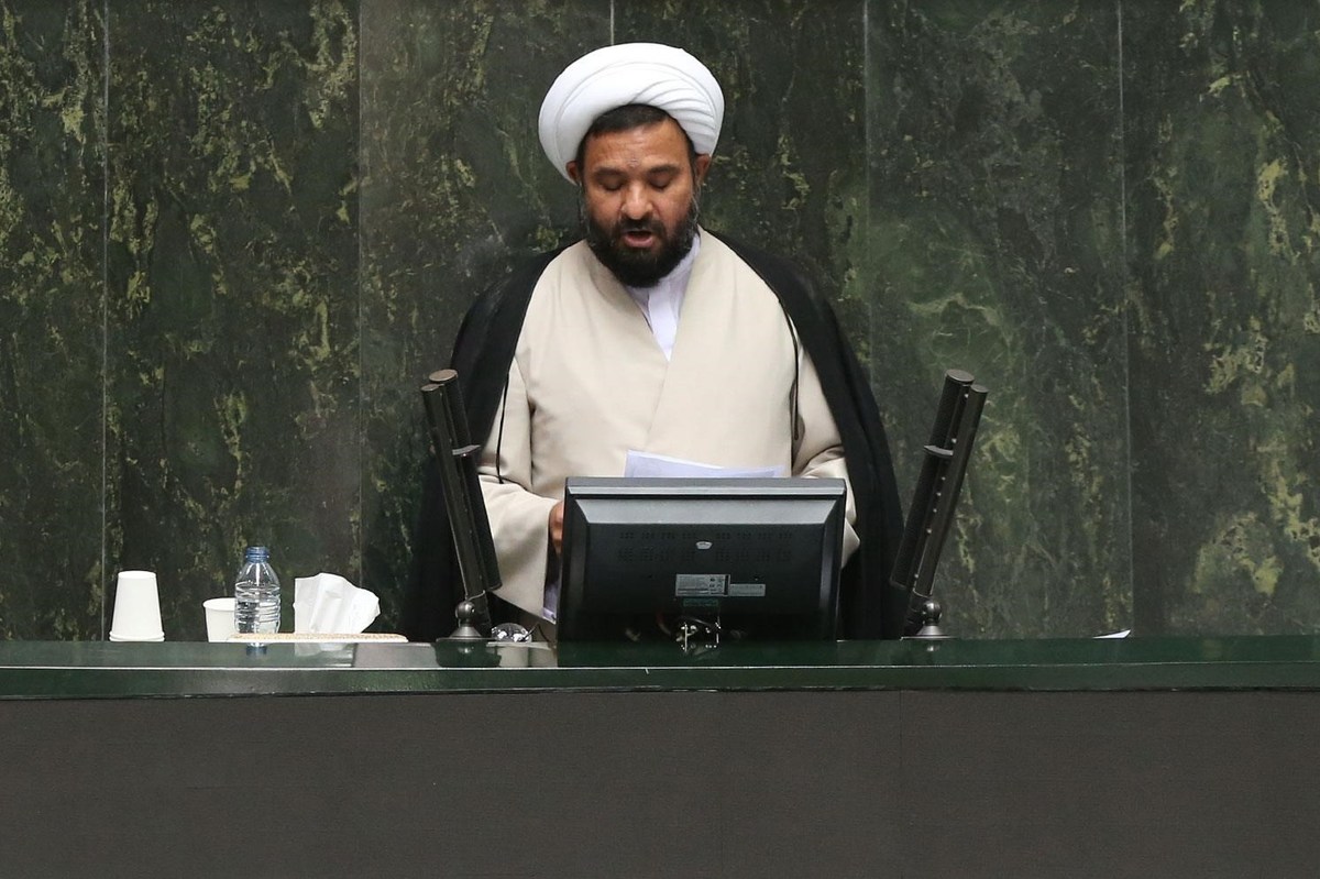 حجاب با زور راه به جایی نمیبرد/ اجازه ندهید نخبگان از قطار انقلاب جدا شوند حجاب با زور راه به جایی نمیبرد/ اجازه ندهید نخبگان از قطار انقلاب جدا شوند