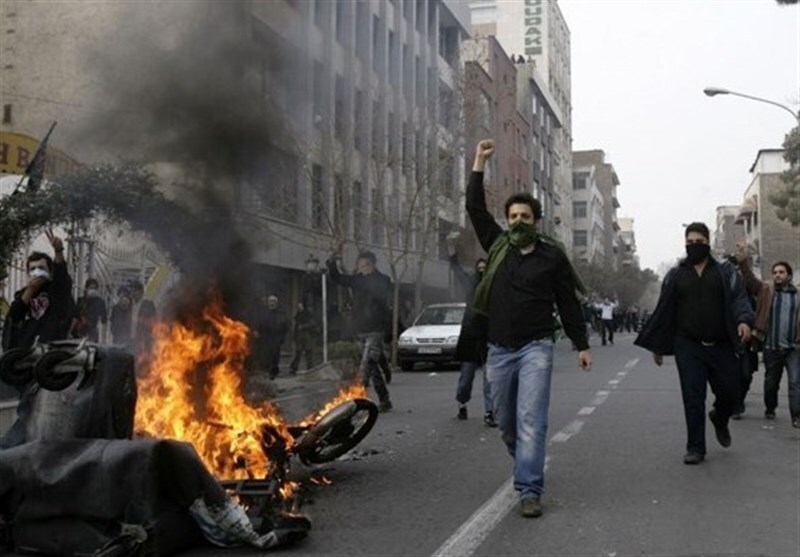 تسنیم: روز جمعه فراخوانی برای حضور در مقابل یک رستوران که محل کار