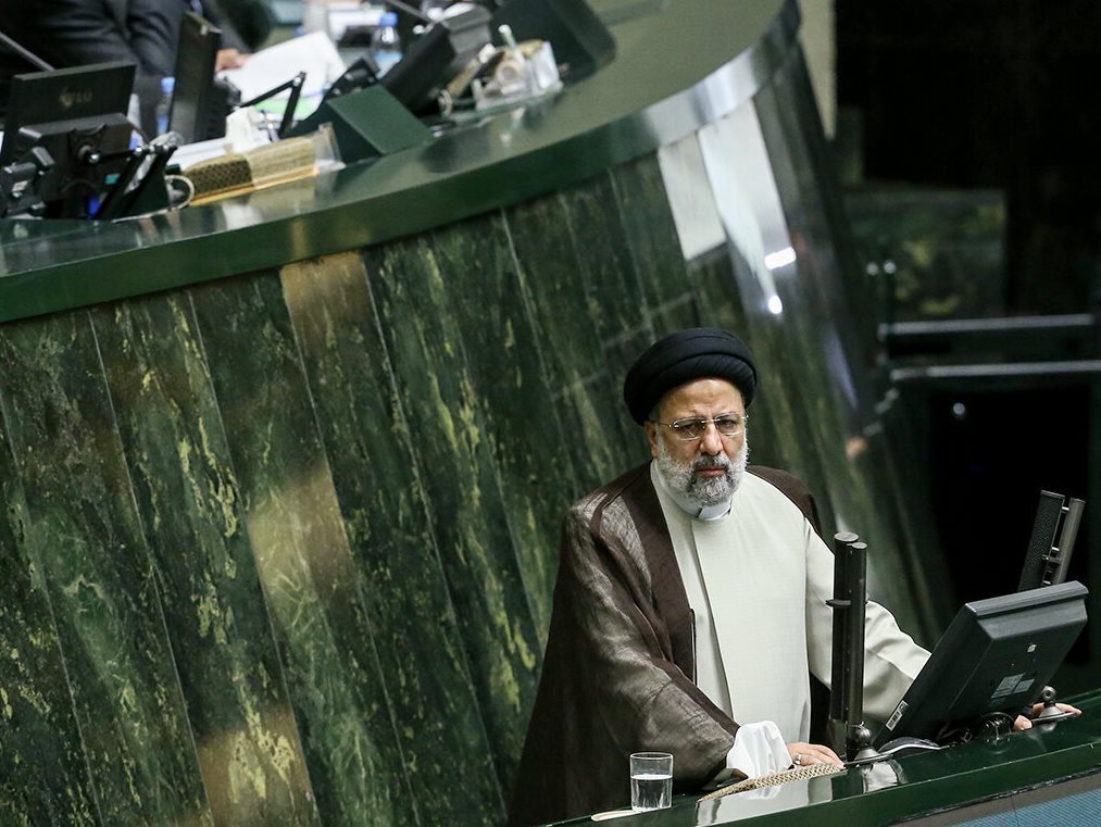 رئیسی معتقد است برخی تصمیمات غلط در مجلس امکان دارد برای نظام هزینههای غیرقابل تحمل داشته باشد رئیسی معتقد است برخی تصمیمات غلط در مجلس امکان دارد برای نظام هزینههای غیرقابل تحمل داشته باشد