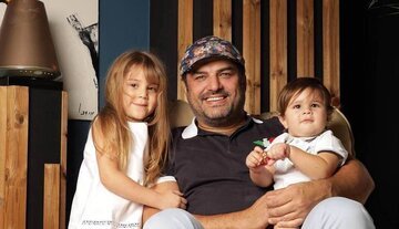 سام درخشانی در کنار فرزندانش برکه و برسام / عکس سام درخشانی در کنار فرزندانش برکه و برسام / عکس