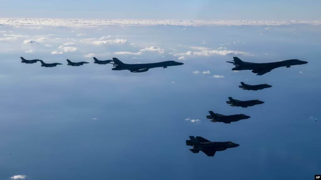 حمله دوباره آمریکا به یمن؛ سنتکام: چهارده موشک آماده شلیک حوثیها را منهدم کردیم حمله دوباره آمریکا به یمن؛ سنتکام: چهارده موشک آماده شلیک حوثیها را منهدم کردیم