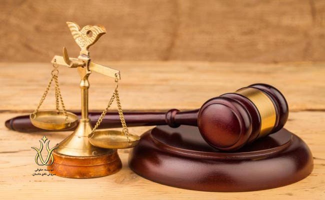 زورگیری از ماموران کلانتری با تهدید سلاح سرد زورگیری از ماموران کلانتری با تهدید سلاح سرد