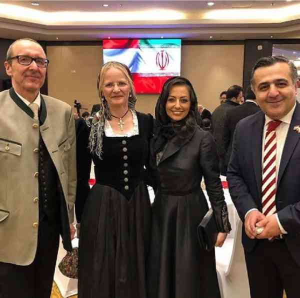 نفیسه روشن با استایل خاص کنار سفیر اتریش/عکس نفیسه روشن با استایل خاص کنار سفیر اتریش/عکس