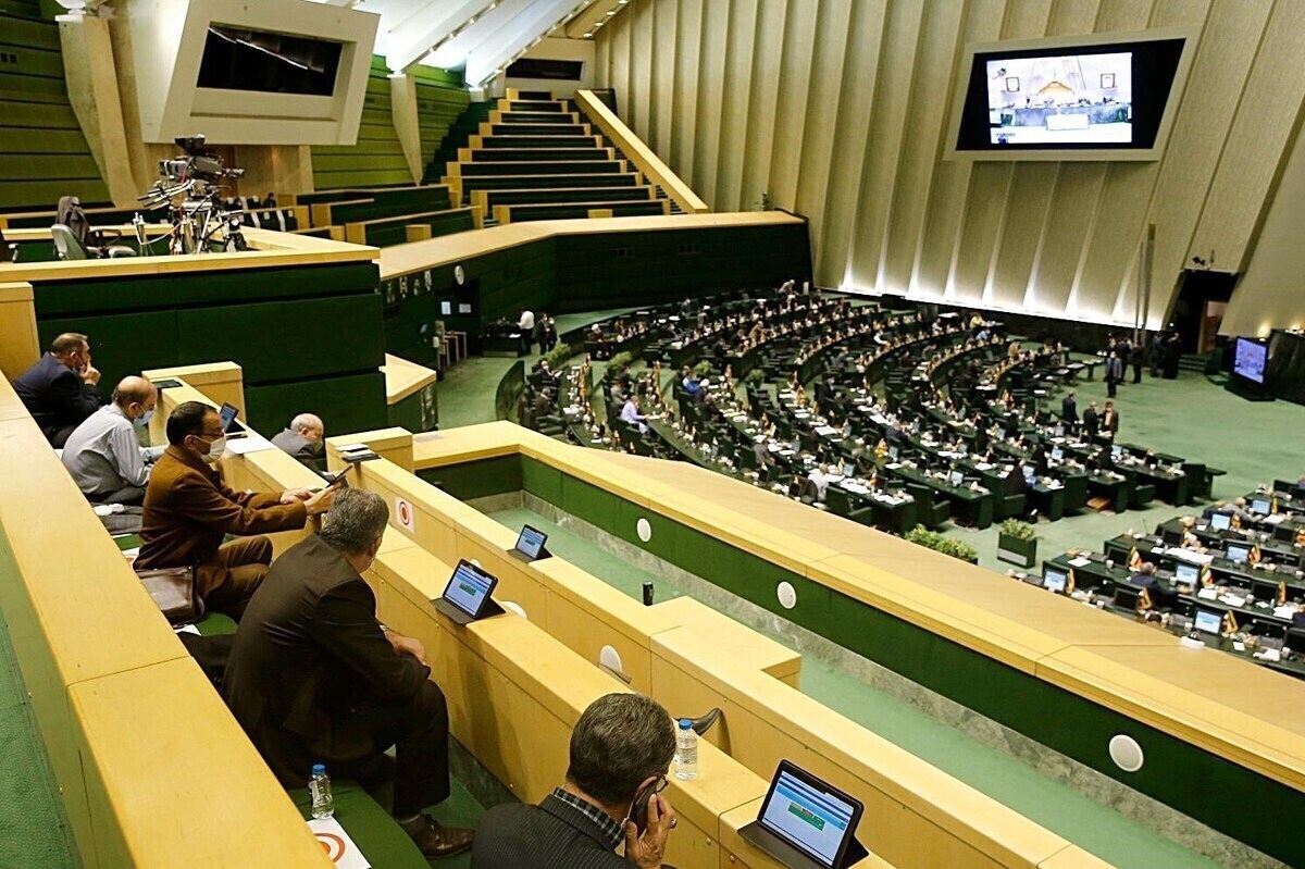 نمایندگان که از استیضاح وزرا عاجزند؛ پس مسئولان خودشان کنار بروند!