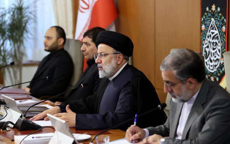 بخش زیادی از مردم به طبقه فقیر جامعه پیوسته اند بخش زیادی از مردم به طبقه فقیر جامعه پیوسته اند