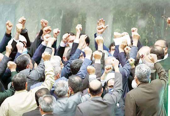 چرخش به راست ناگهانی در آخرین لحظات چرخش به راست ناگهانی در آخرین لحظات