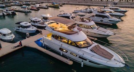 توقیف 4 قایق تفریحی در کیش / اتهام : حمل مسافر با وضعیت نامناسب توقیف 4 قایق تفریحی در کیش / اتهام : حمل مسافر با وضعیت نامناسب