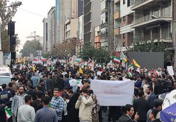 هشدار به آمریکا، اسرائیل، انگلیس و فرانسه در قطعنامه پایانی ۱۳ آبان /بمباران متوقف نشود، هیچ سناریویی دور از ذهن نیست /جمجمه های شما در تیررس ماست