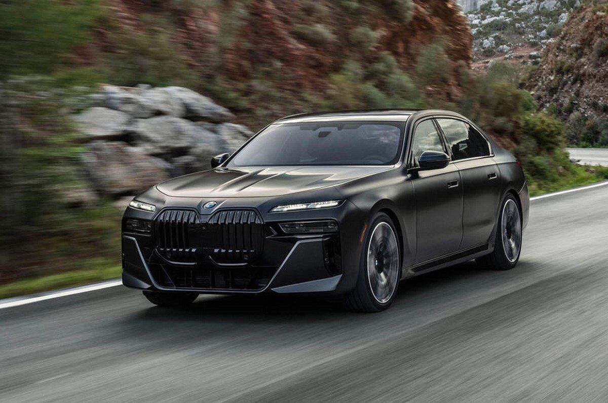 قیمت این سواری ۲۲ برابر دنا پلاس است! + جدول خودرو‌های خارجی