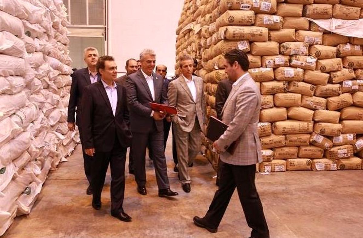 جامعه به کما رفته است وگرنه خبر فساد ۳ میلیارد دلاری باید زلزله هزار ریشتری ایجاد میکرد جامعه به کما رفته است وگرنه خبر فساد ۳ میلیارد دلاری باید زلزله هزار ریشتری ایجاد میکرد