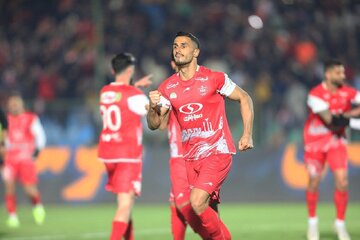 علی علیپور در یک قدمی سرطلایی پرسپولیس علی علیپور در یک قدمی سرطلایی پرسپولیس