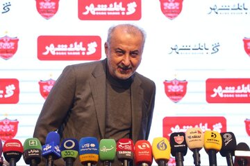درویش: تا وقتی مربی نداریم، باقری سرمربی پرسپولیس است درویش: تا وقتی مربی نداریم، باقری سرمربی پرسپولیس است