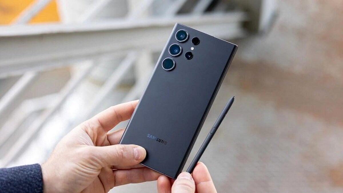 ایراد عجیب و غریب گوشی پرچمدار سامسونگ + عکس ایراد عجیب و غریب گوشی پرچمدار سامسونگ + عکس