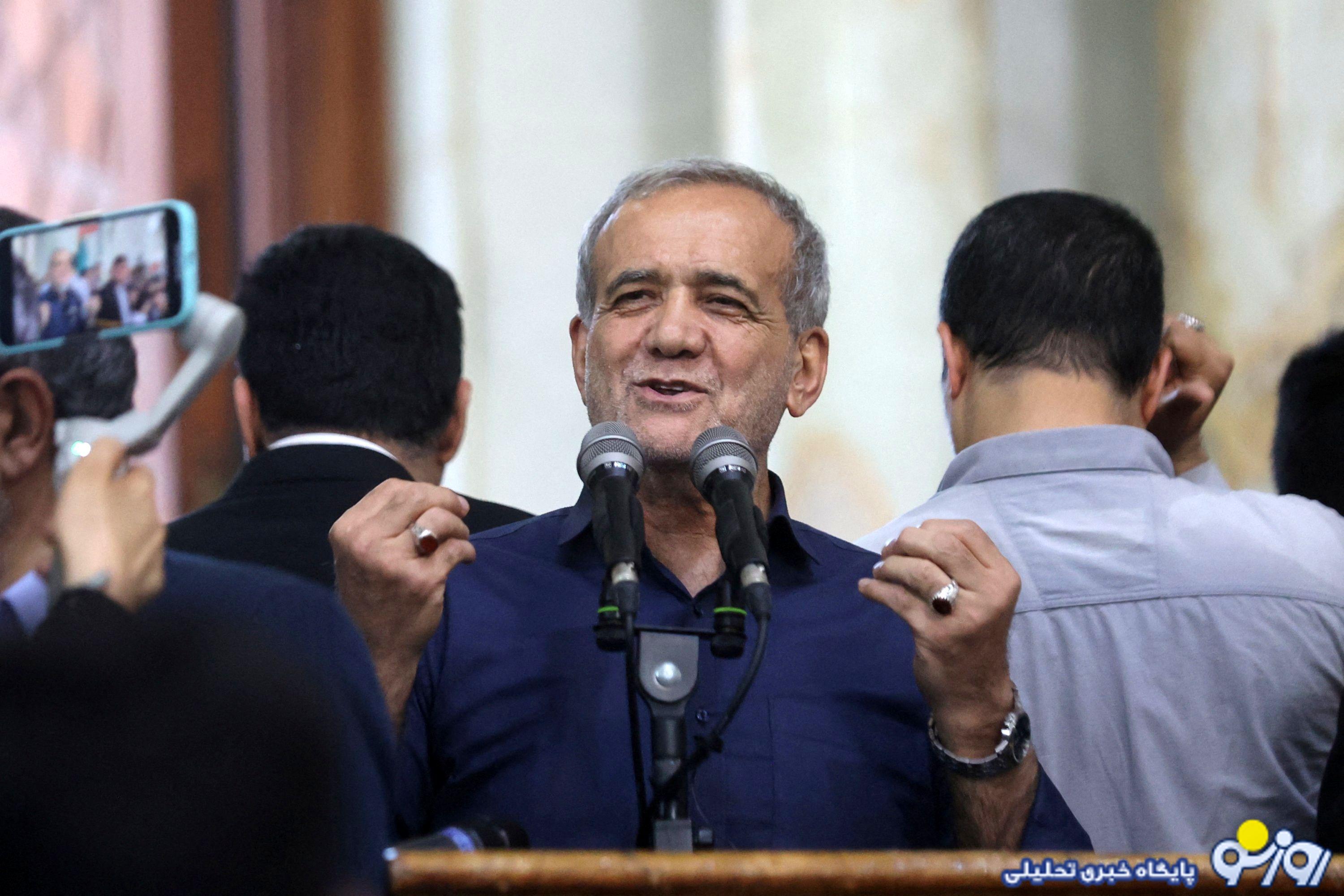 روایت علی واعظ از راه دشوار پزشکیان/ معادلات پیچیده تهران-واشنگتن در صورت بازگشت ترامپ؛ بایدن قمار میکند؟ روایت علی واعظ از راه دشوار پزشکیان/ معادلات پیچیده تهران-واشنگتن در صورت بازگشت ترامپ؛ بایدن قمار میکند؟