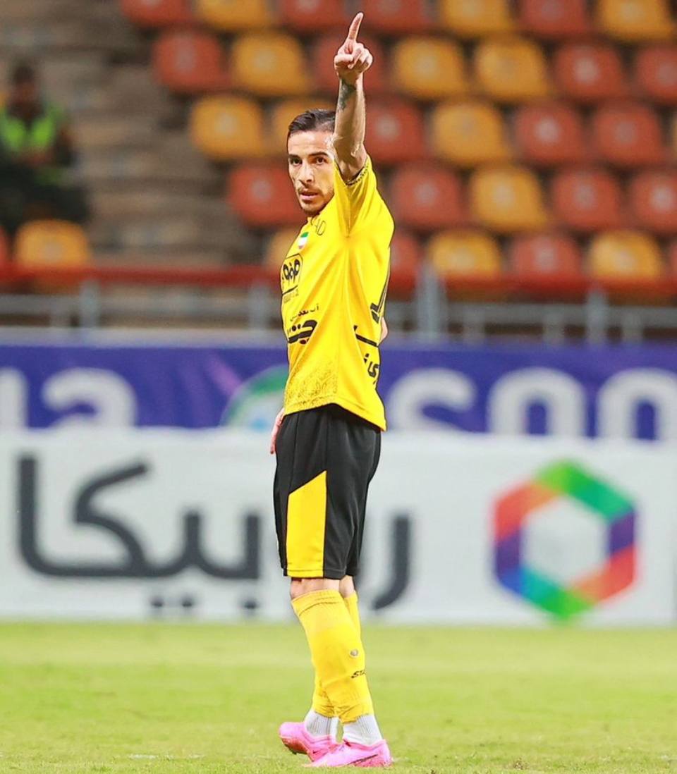 غیررسمی؛  فرشاد احمدزاده پرسپولیسی شد