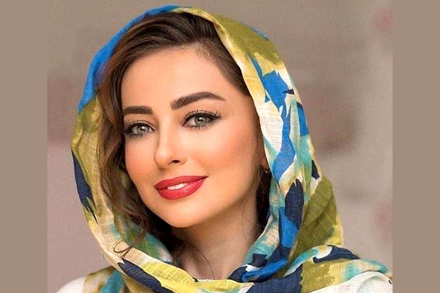 خانم نفیسه روشن از این آسانسور هیچجوره دِل نمیکند