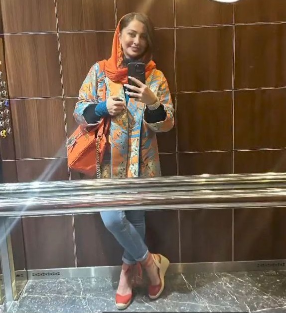 خانم نفیسه روشن از این آسانسور هیچجوره دِل نمیکند