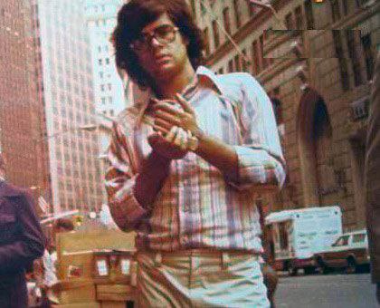 تیپ متفاوت عارف در زمان جوانی در دانشگاه استنفورد