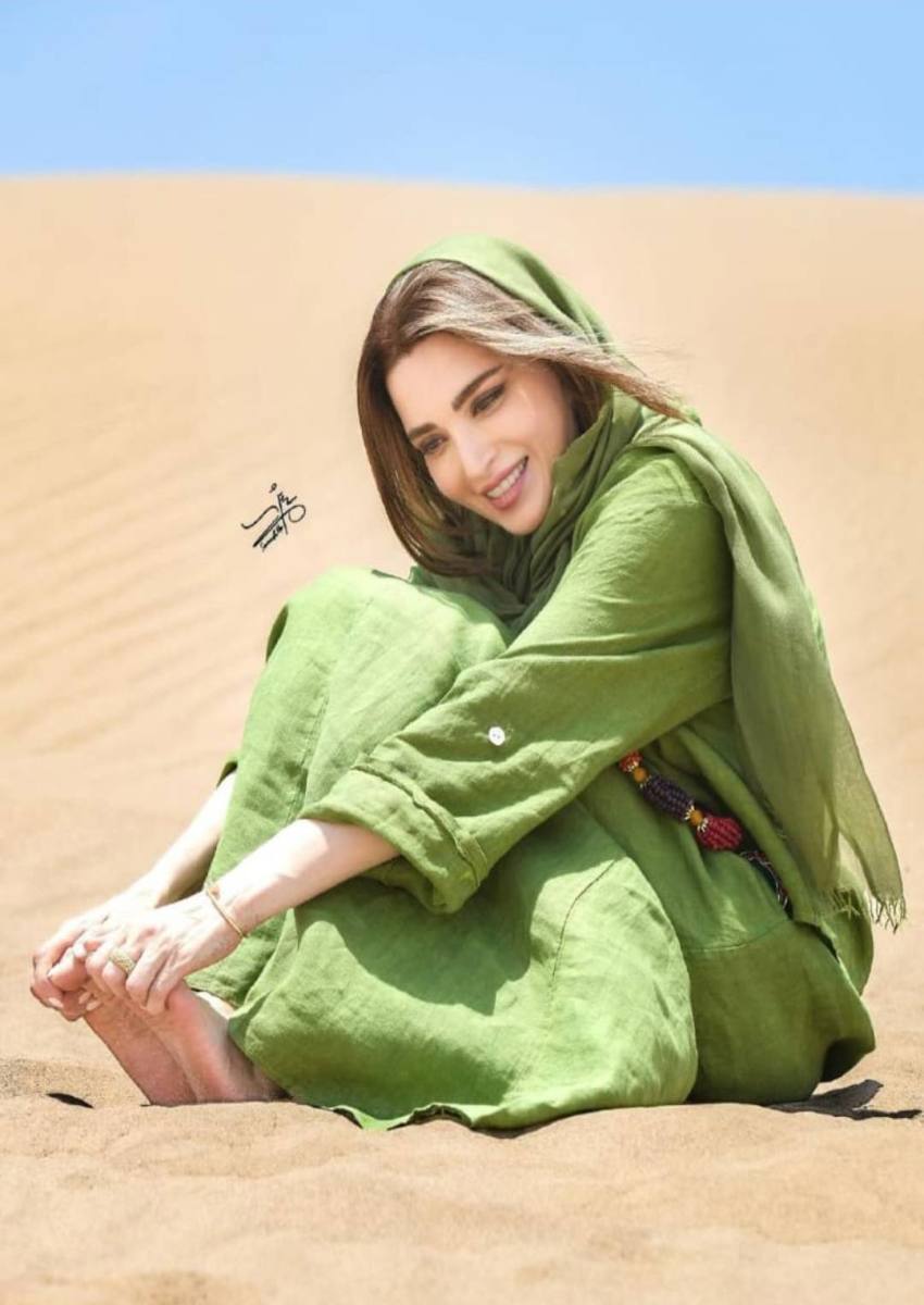 عکسهای دیده نشده از کویرنوردی بهنوش طباطبایی در یزد