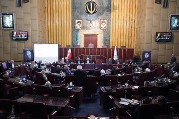 تصاویر پُربازدید از پزشکیان و احمدینژاد در یک جلسه