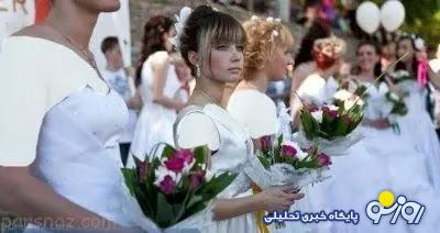 اعتراض دختران به خاطر بی شوهری با لباس عروس+عکسهای عجیب اعتراض دختران به خاطر بی شوهری با لباس عروس+عکسهای عجیب