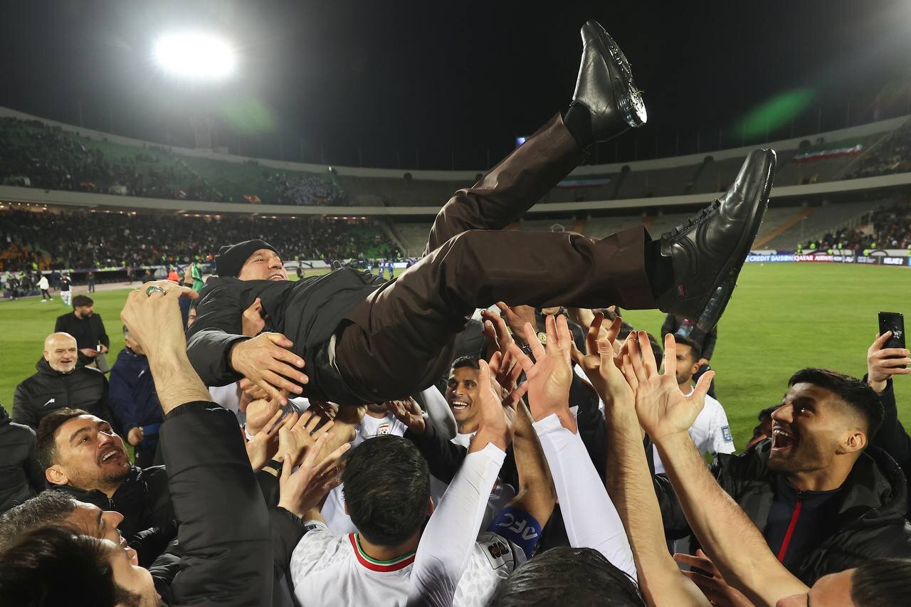 عکس | قلعهنویی به آسمان پرتاب شد