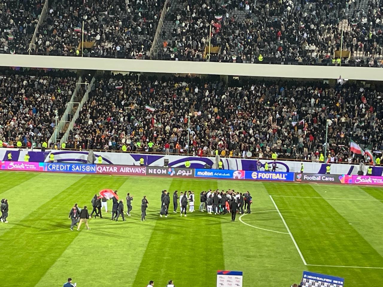 عکس| اشک بیرانوند پس از صعود به جام جهانی/ علی بیرو روی دستان بازیکنان تیم ملی