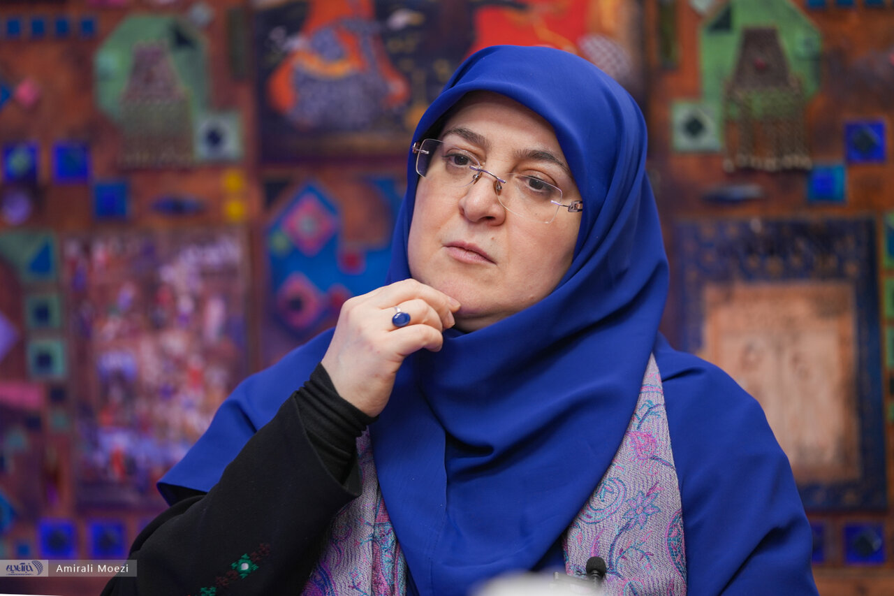 مهاجرانی: فرزندم دوتابعیتی نیست/ سال آسانی در پیش نداریم/ دلار ۹۵ هزار تومانی حتما روی زندگی من هم سایه انداخته است