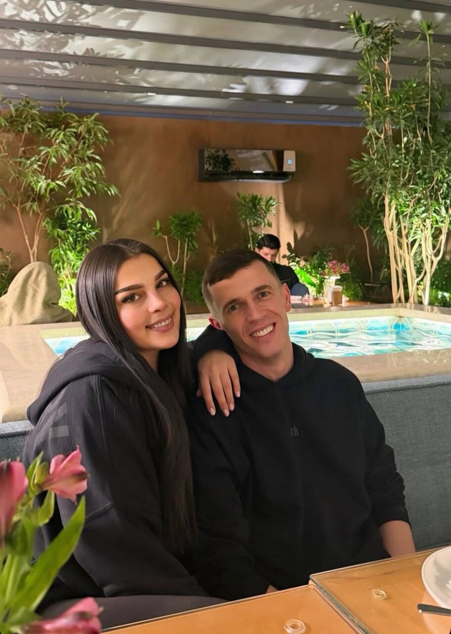 عکس | کافه‌گردی ستاره خارجی استقلال با همسرش در تهران