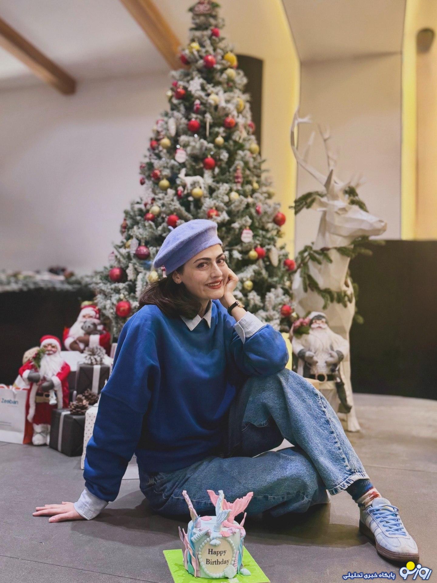جشن تولد خاصِ خانم بازیگر در فضایی کریسمسی/عکس جشن تولد خاصِ خانم بازیگر در فضایی کریسمسی/عکس