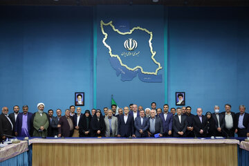 پزشکیان: مذاکرات غیرمستقیم با آمریکا در هماهنگی کامل با رهبر انقلاب صورت خواهد گرفت/ هیچگونه رفتار سلبی در مواجهه با مردم در دستور کار دولت نیست پزشکیان: مذاکرات غیرمستقیم با آمریکا در هماهنگی کامل با رهبر انقلاب صورت خواهد گرفت/ هیچگونه رفتار سلبی در مواجهه با مردم در دستور کار دولت نیست