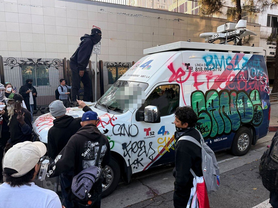 اعزام ۷۰۰ تفنگدار نیروی دریایی و ۲۰۰۰ عضو گارد ملی به لسآنجلس/ترامپ اگر آنها تف کنند،ما آنها را خواهیم زد!/بازداشت ۲۴ نفر در برج ترامپ/مردم در وحشت