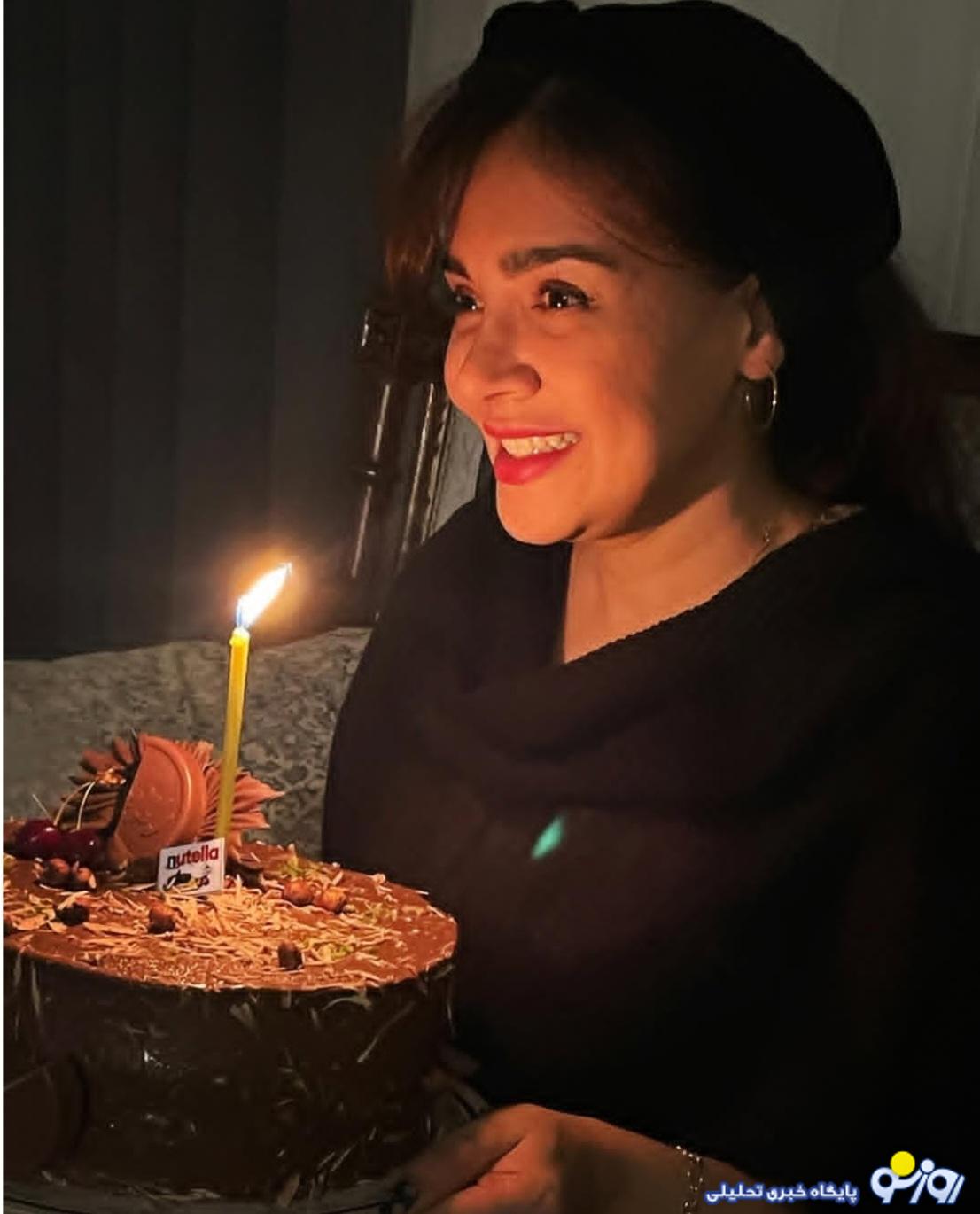 جشن تولد ساده و شیک ۳۸ سالگی بازیگر نقش شیرین در سریال نون خ / عکس جشن تولد ساده و شیک ۳۸ سالگی بازیگر نقش شیرین در سریال نون خ / عکس