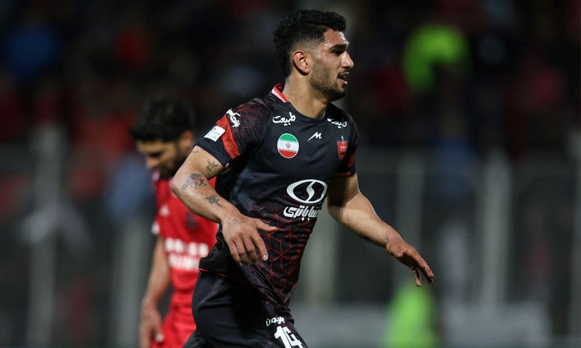 علیرضا عنایت زاده بازیکن پرسپولیس در بازی با نساجی