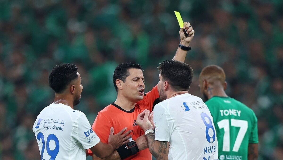 داوری جنجالی فغانی در دربی عربستان/ از گل نادرست تا اخراج نشدن ایبانیز داوری جنجالی فغانی در دربی عربستان/ از گل نادرست تا اخراج نشدن ایبانیز