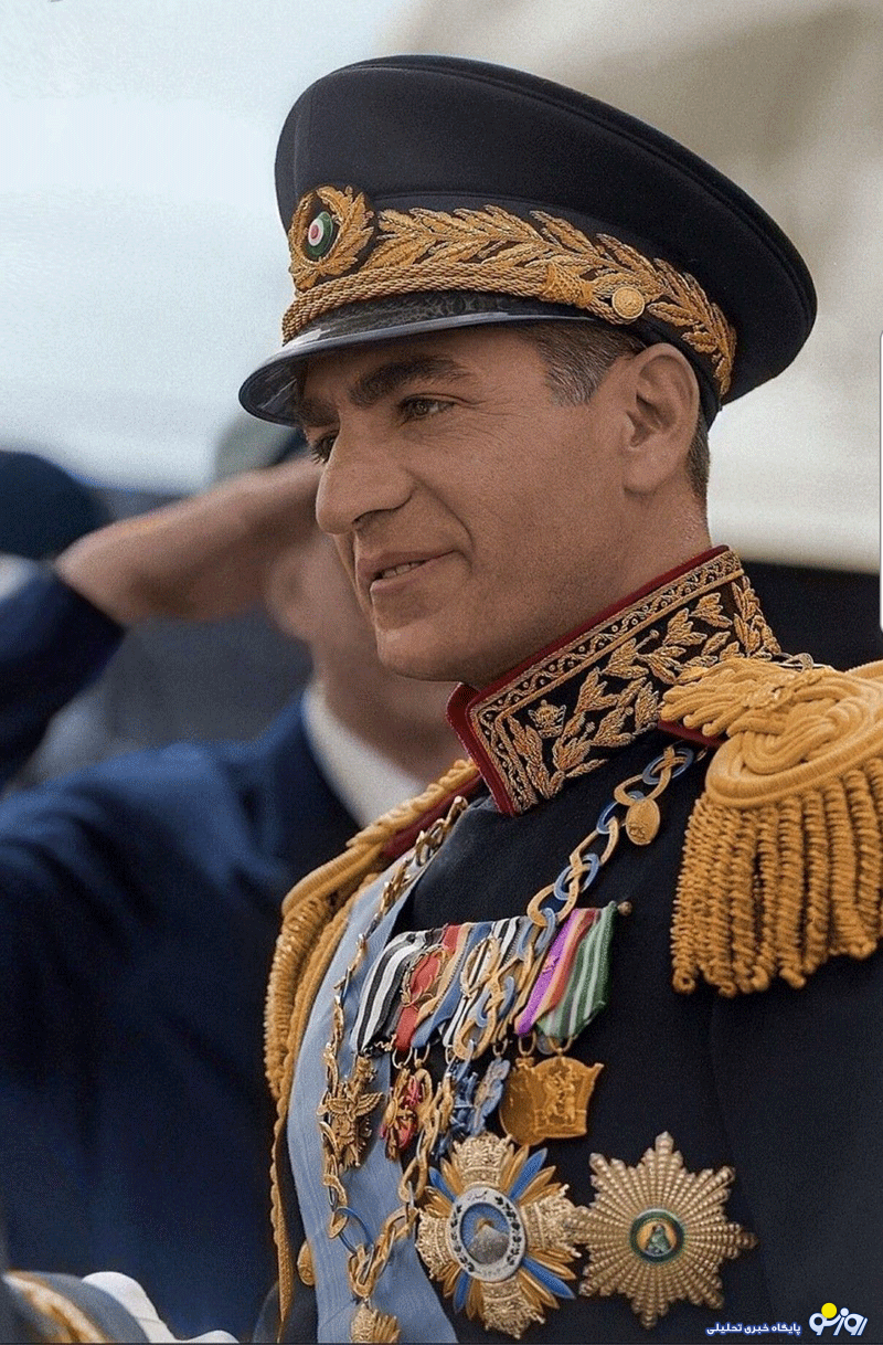 محمدرضا پهلوی در کنار همسر اول مصری اش؛ سال ۱۳۲۰ محمدرضا پهلوی در کنار همسر اول مصری اش؛ سال ۱۳۲۰