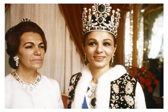 مادر فرح پهلوی