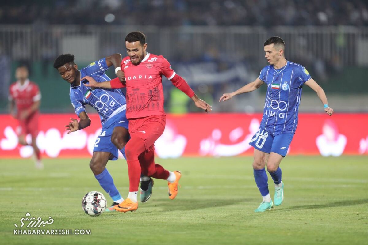 بازیکنان میلیاردی پرسپولیس و استقلال چرا اینقدر بازی ضعیف ارائه کردند؟/ استقلال با الحدادی مصدوم ۱۰ نفره بازی کرد بازیکنان میلیاردی پرسپولیس و استقلال چرا اینقدر بازی ضعیف ارائه کردند؟/ استقلال با الحدادی مصدوم ۱۰ نفره بازی کرد